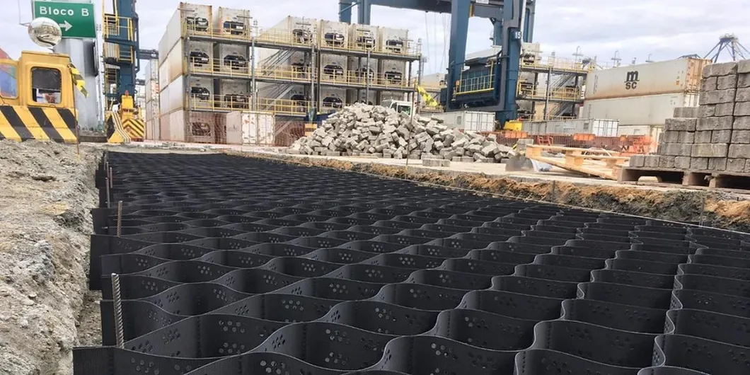 구멍이 있는 질감의 HDPE 지오셀 고세포 구속 시스템 벌집 HDPE 지오셀 도로 기초 사면 보호 주차장 진입로 옹벽 6