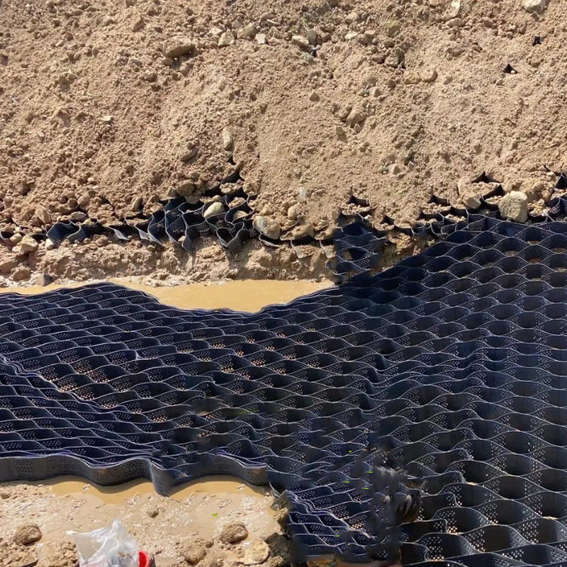 구멍으로 구성된 높은 세포 격리 시스템 Honeycomb HDPE Geocell For Road Foundation 경사 보호 주차장 드라이브 유지 벽